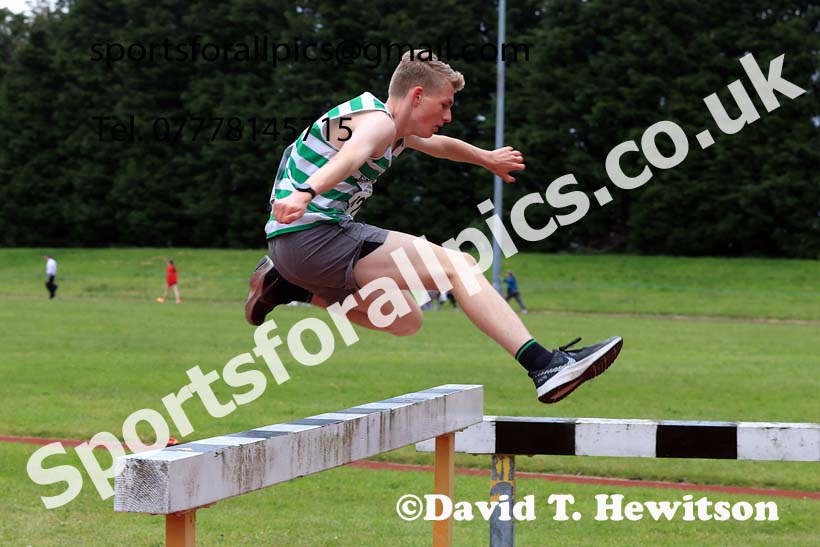 2000 metres steeplechase, 2024 NEGP 3, Monkton Stadium. Photo: David T. Hewitson/Sports for All Pics